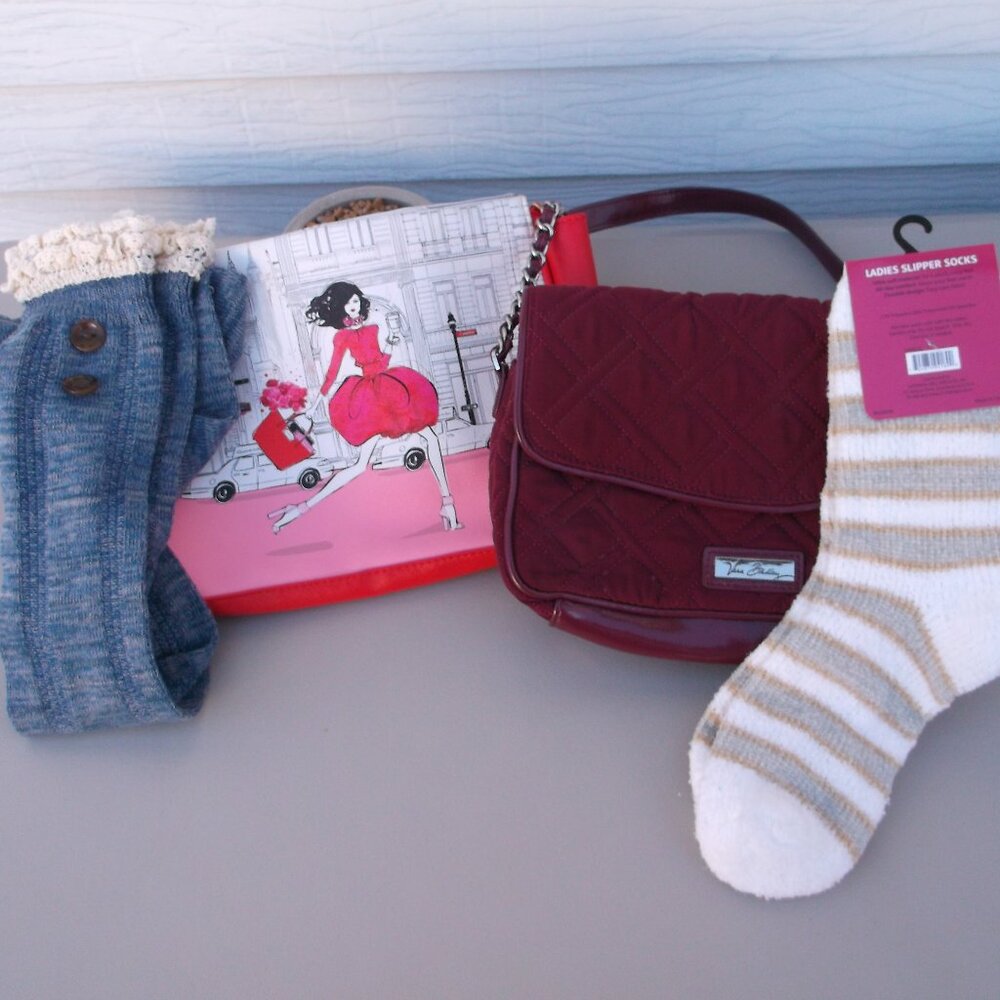 Vera Bradley Tote, Elizabeth Arden Clutch & 2 Cozy Ladies Socks Bundle— LN & NWT